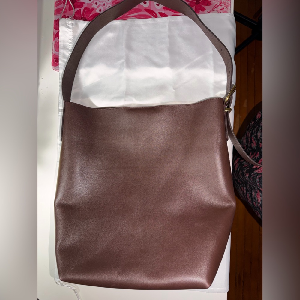 Madewell Essential Bucket Tote